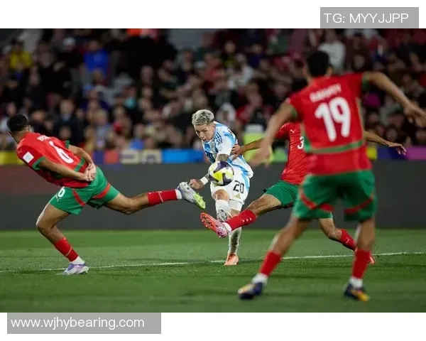 巴萨最近几年，5000万左右最佳引援，莱万只能屈居第二