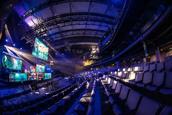 同样令人瞩 同样令人瞩