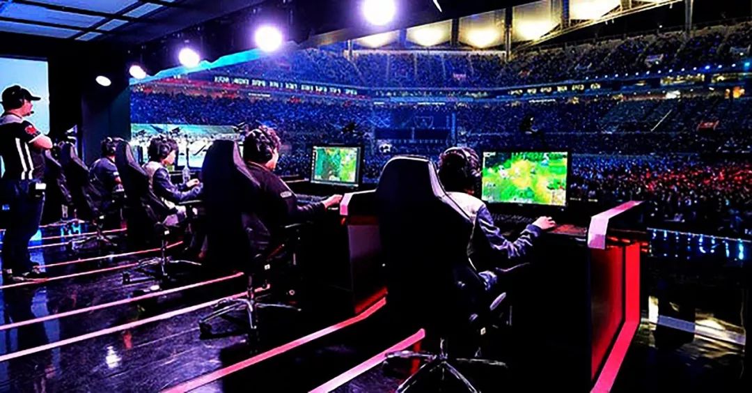 让球迷亲切 让球迷亲切