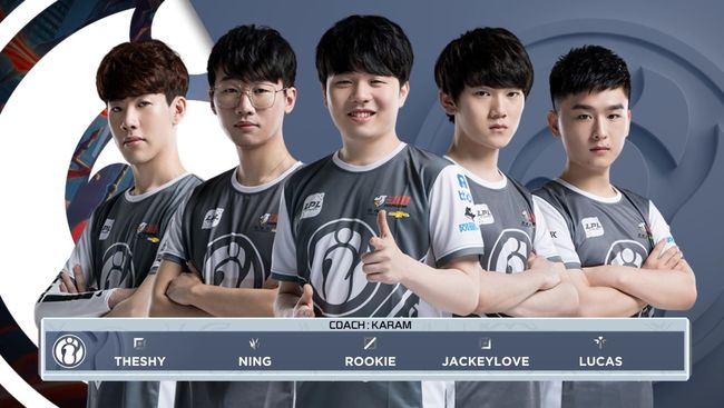 他在中场的 他在中场的