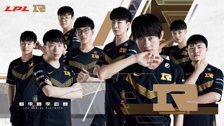 场上崭露头 场上崭露头